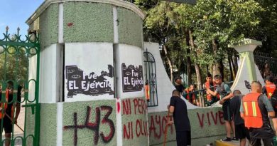Pide AMLO protestas por Ayotzinapa se lleven sin violencia