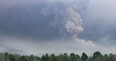 Erupción del volcán Semeru en Indonesia provoca evacuación de 2 mil personas