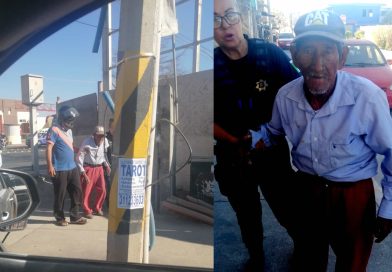 Policía Municipal auxilia a adulto mayor que sufrió una caída en Tepic
