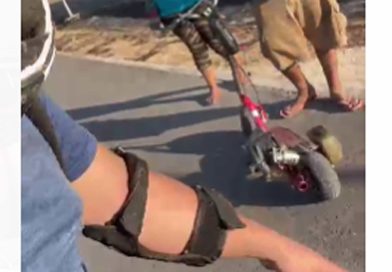 Tripulante de motopatín se salva de milagro tras percance en la ciclovía del libramiento