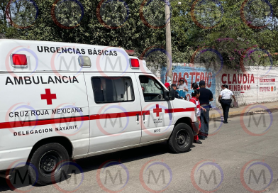 Motociclista y peatón lesionados tras accidente en colonia Santa Teresita de Tepic.