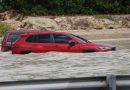 Emiratos bajo el agua tras sus peores lluvias en 75 años, 19 personas fallecieron a causa de los desastres