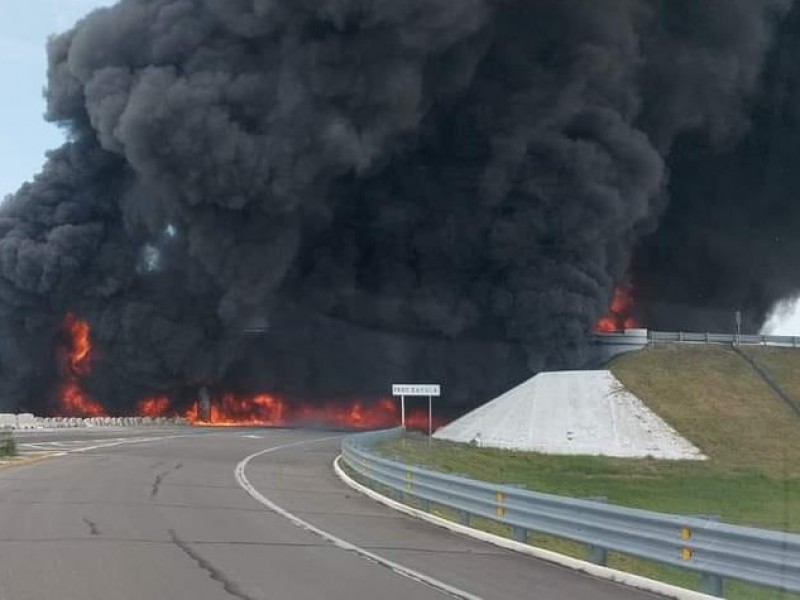 explota-cisterna-en-puente-de-sayula-cerrada-la-autopista-colima-guadalajara-549337