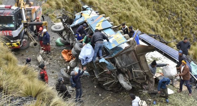 autobus-que-cayo-a-barranco-en-la-paz (1)