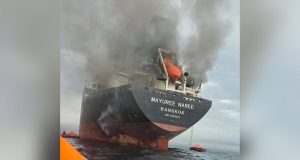 Al menos cuatro buques atacados junto al estrecho de Ormuz