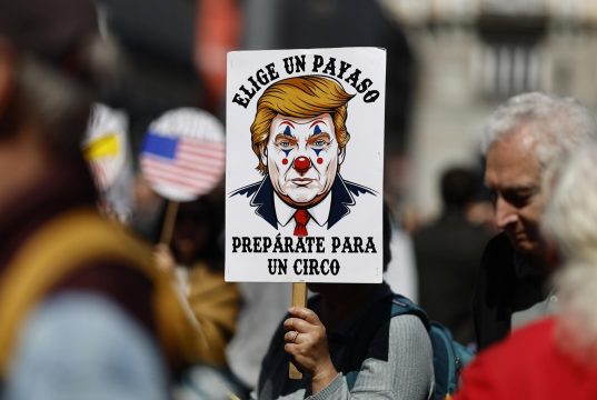 Más de 80 detenidos en protestas ‘No Kings’ contra Trump en 4 ciudades de EE.UU.