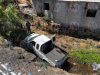 Camioneta se precipita a un arroyo en la localidad de Mora
