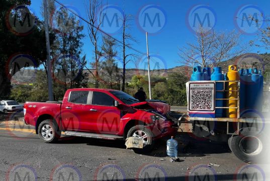 Choque múltiple en bulevar Colosio deja solo daños materiales