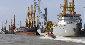 EE.UU. asegura haber bloqueado los puertos de Irán y “detenido por completo” su comercio