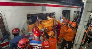 Choque de trenes en Indonesia deja 15 mujeres muertas