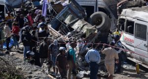 Suman 19 muertos por atentado con bomba en Colombia