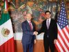El canciller Roberto Velasco y el embajador Ronald Johnson se reúnen para fortalecer la agenda bilateral
