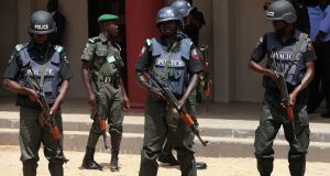 Ataque terrorista deja al menos tres policías muertos en Nigeria