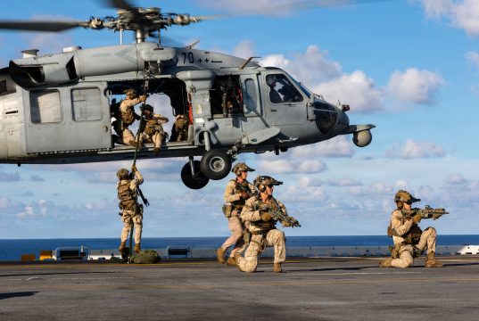Trump firma nueva estrategia antiterrorista centrada en cárteles de la droga