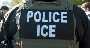 Hallan a 19 migrantes mexicanos ocultos en drenaje fronterizo entre México y California