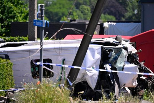 Choque de tren contra minibús escolar en Bélgica deja cuatro muertos, entre ellos dos niños