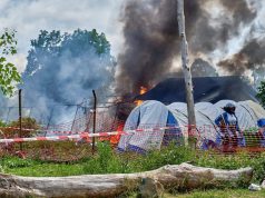 Incendian centro de tratamiento de ébola en Congo por disputa sobre cuerpo de víctima