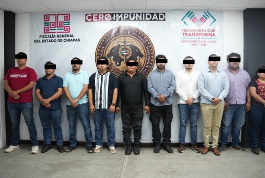 Filtran videos donde policías torturan a dos hombres en Chiapas; detienen a 10 funcionarios