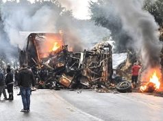 Al menos ocho muertos tras el choque e incendio de un autobús y un camión en Brasil
