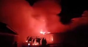 Incendio en escuela de Kenia deja al menos 16 alumnas sin vida