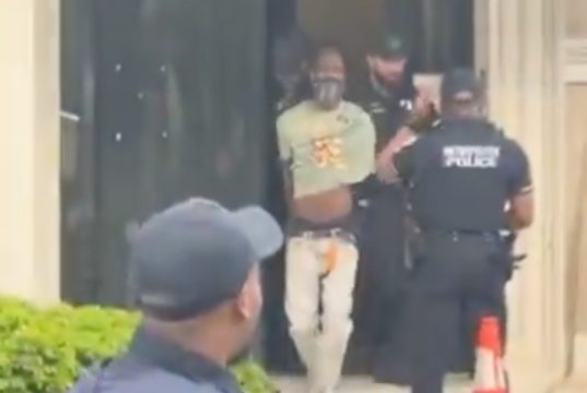 Hombre armado ingresa al Instituto Cultural Mexicano en Washington y policías lo detienen