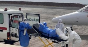 Texas monitorea a dos personas que viajaron en el crucero del brote de hantavirus