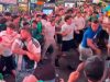 Brutal pelea entre hinchas argentinos y argelinos en el Times Square de Nueva York