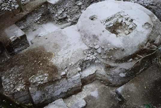 Hallan en Guatemala una estructura ritual maya de hace 2,000 años
