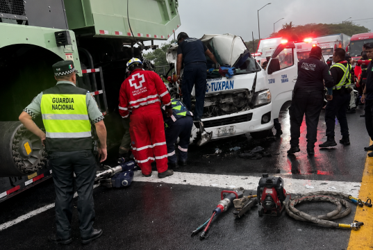 ¡Terror en la Tepic-Mazatlán! Fuerte choque deja 13 heridos y varios graves en Trapichillo