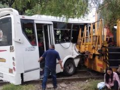 Tren embiste camión en Puebla; hay 21 lesionados