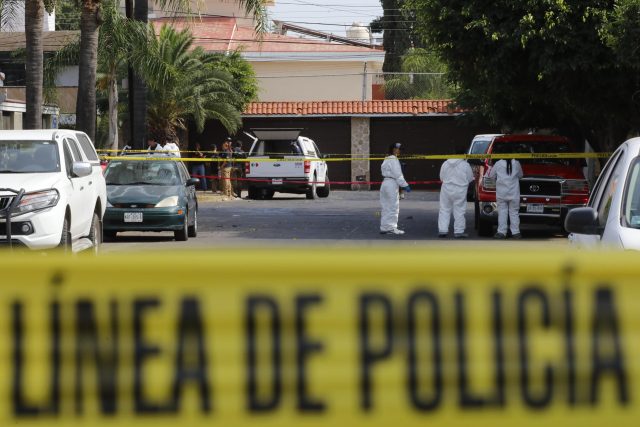 Un empresario, su hija adolescente y un escolta mueren en tiroteo en oeste de México