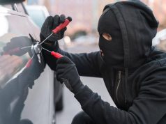 Acusan a once personas de robar carros en aeropuertos de Colorado para venderlos en México