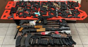 Acusan en Texas a estadounidenses de dar armas al Cártel de Sinaloa