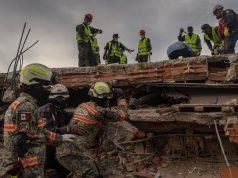 Rescatistas mexicanos recuperan 80 cuerpos tras los devastadores sismos en Venezuela
