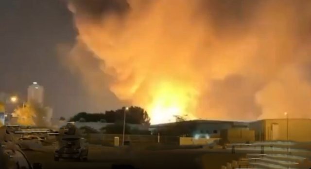 VIDEO-Iran-lanza-ataques-masivos-contra-bases-de-Estados-Unidos-en-Jordania-Barein-y-Kuwait