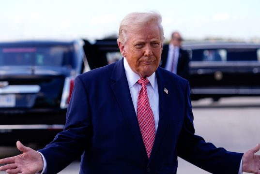 Trump dice que declarará el estrecho de Ormuz “territorio de EE. UU.” tras “derrotar a Irán”