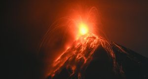 Guatemala declara alerta máxima, por erupción, en zona aledaña al volcán de Fuego