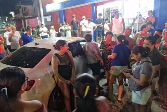Turistas de CDMX atropellan a cuatro personas en Acapulco; intentan lincharlos
