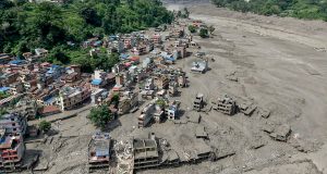 Aumenta a 392 la cifra de muertos por riada en Nepal