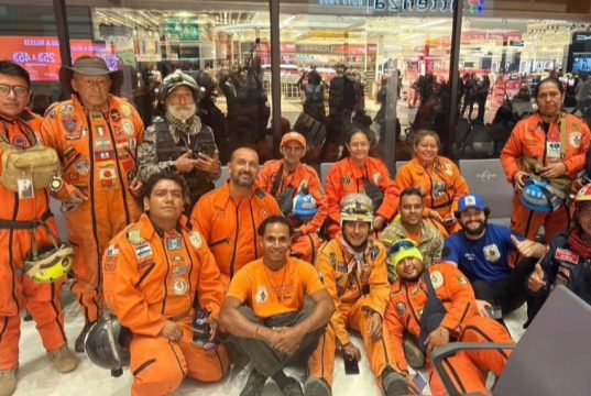 Llegan Topos Azteca a Colombia para apoyar en el rescate de víctimas tras el terremoto de 7.4