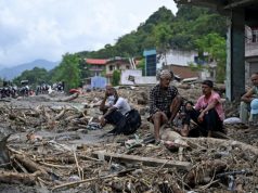 Suman más de 900 muertos y 4 mil 700 desaparecidos tras riada en Nepal