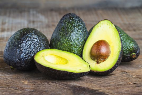 Estados Unidos suspende importaciones de aguacate michoacano por amenaza de seguridad