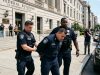 Agente de ICE acusado de herir a migrante es arrestado por autoridades de Minnesota