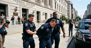 Agente de ICE acusado de herir a migrante es arrestado por autoridades de Minnesota