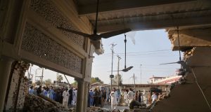 Coche bomba explota en una mezquita de Pakistán; reportan al menos 21 muertos y 80 heridos