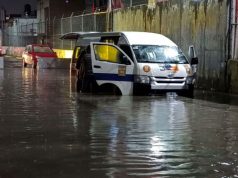 Mueren seis personas atrapadas en una combi durante inundación en Tultitlán, Estado de México