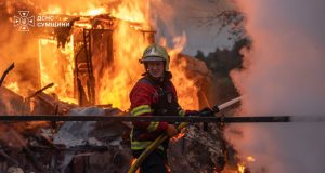 Ataque ruso de dron contra autobús de pasajeros en Ucrania deja 5 muertos y 7 heridos