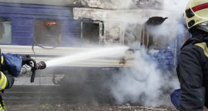 Dron ruso impacta tren cerca de la frontera con Polonia; investigan posible ataque contra convoy diplomático
