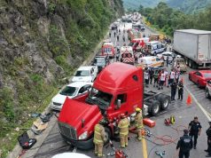 Tráiler embiste vehículos y ambulancia en la San Cristóbal-Tuxtla
