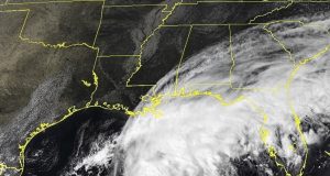 Huracán Isaías alcanza categoría 2 y amenaza el sur de Estados Unidos; activan operativos de emergencia